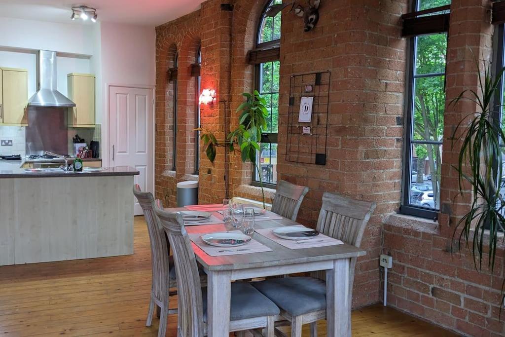 5 Mins Walk From Centre, Spacious City Apt, Open-Plan Nottingham Exterior foto